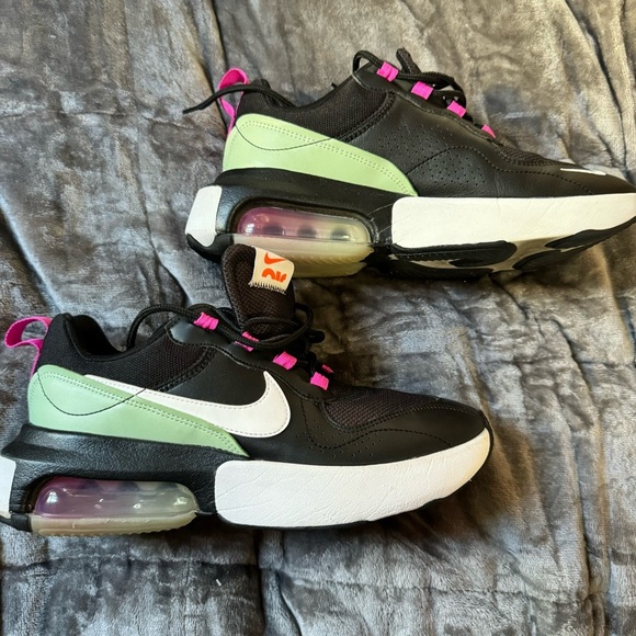 Nike Air Max Verona Black and Mint - Picture 2 of 8